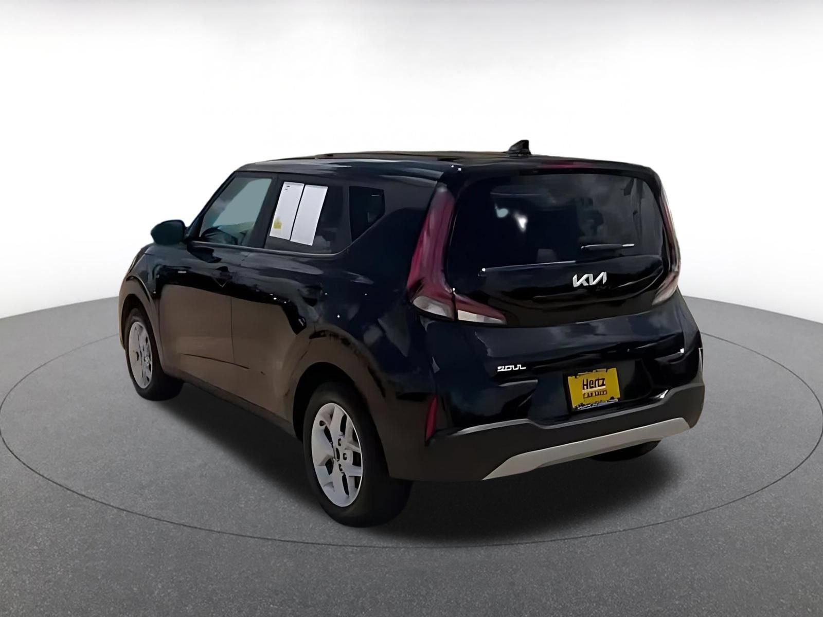 Used 2025 Kia Soul LX w/ LX Technology Package FWD image 14