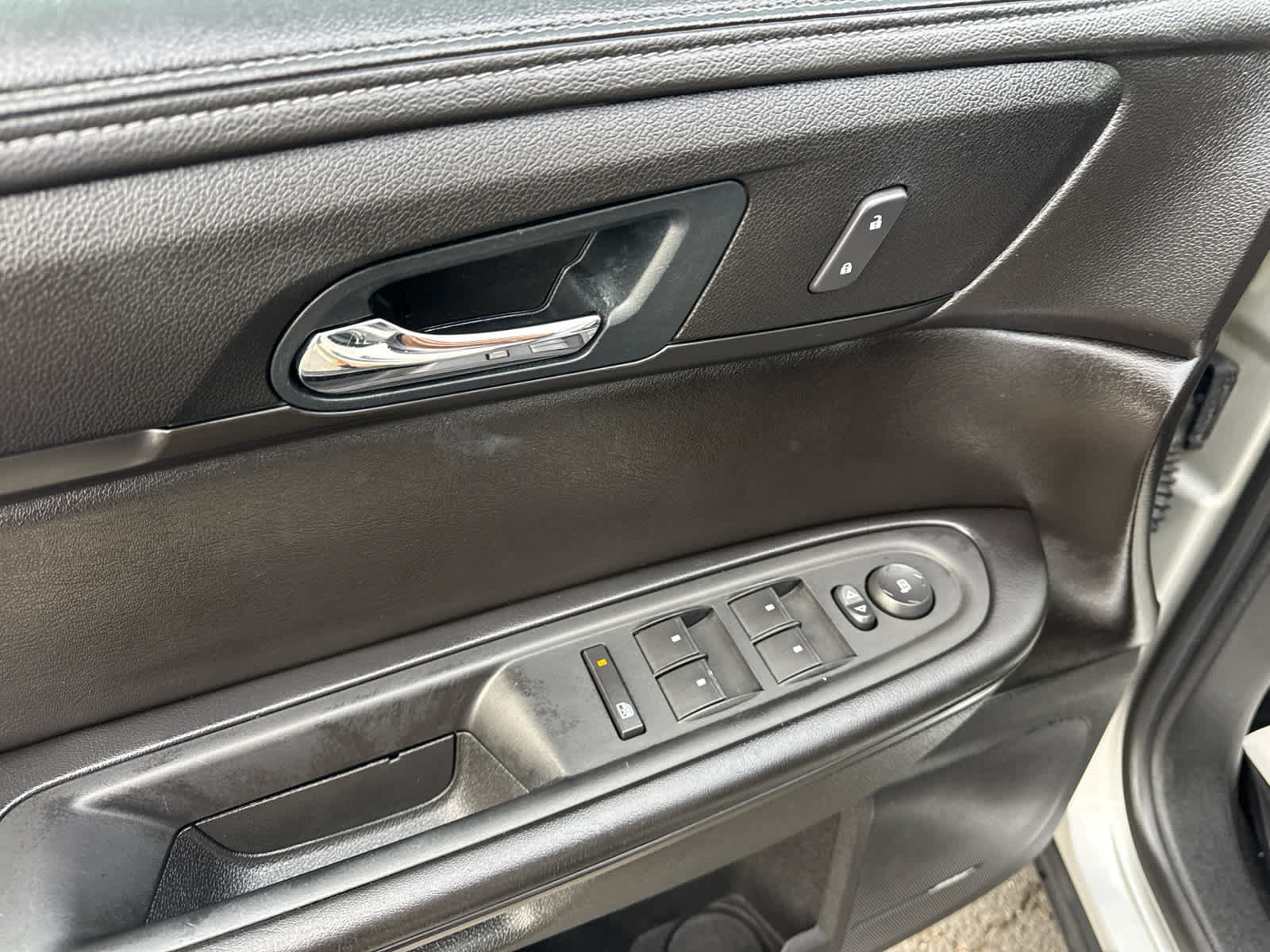 Used 2017 Chevrolet Traverse LT AWD/4WD image 10