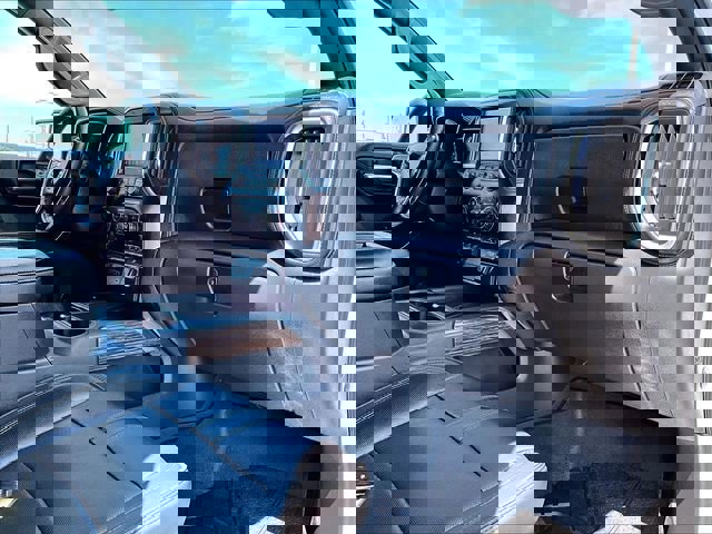 Used 2019 Chevrolet Silverado 1500 High Country w/ Technology Package image 14