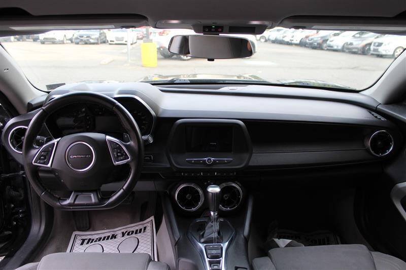 Used 2022 Chevrolet Camaro LT RWD image 13