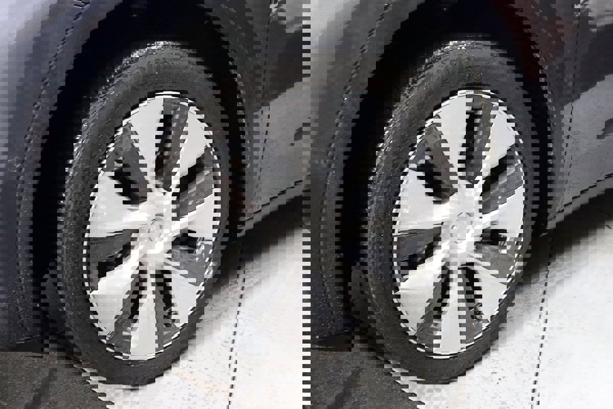 Used 2021 Tesla Model Y Long Range image 6