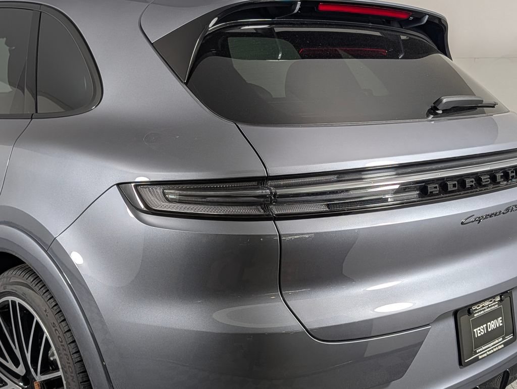 New 2026 Porsche Cayenne GTS AWD/4WD image 16