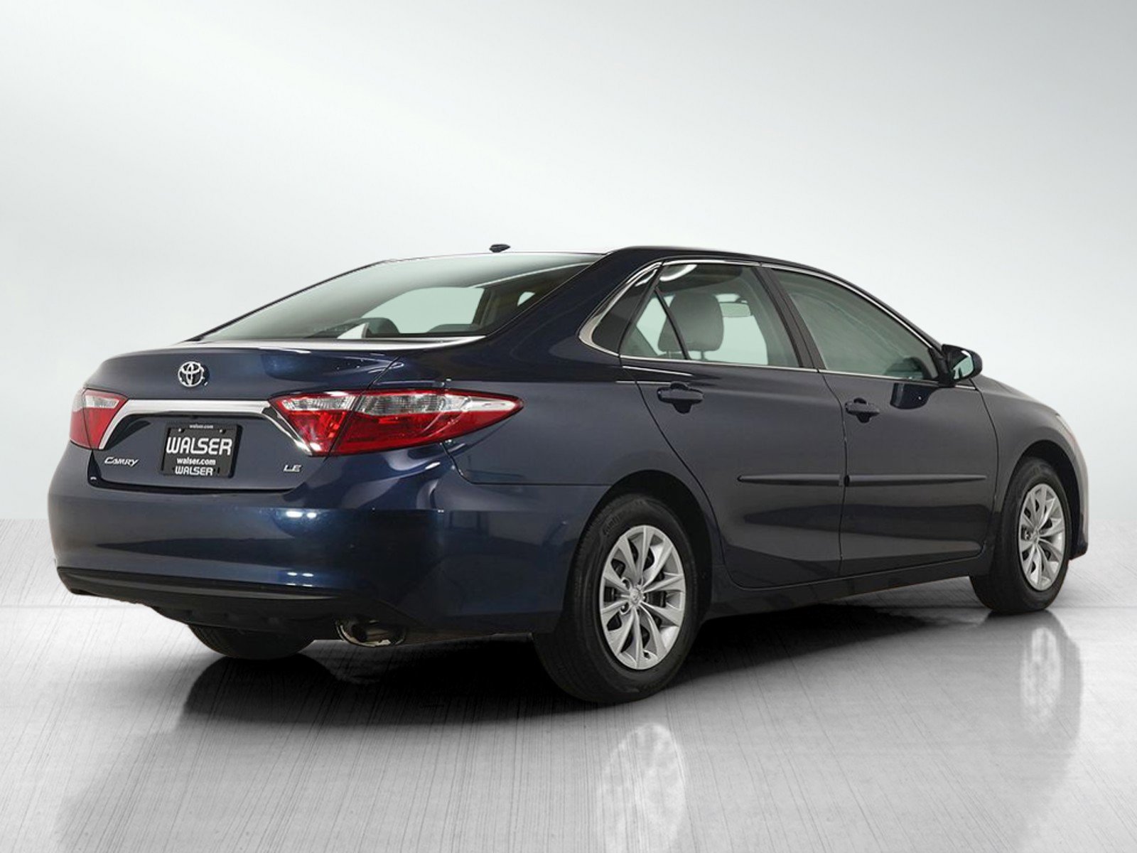 Used 2015 Toyota Camry LE image 5