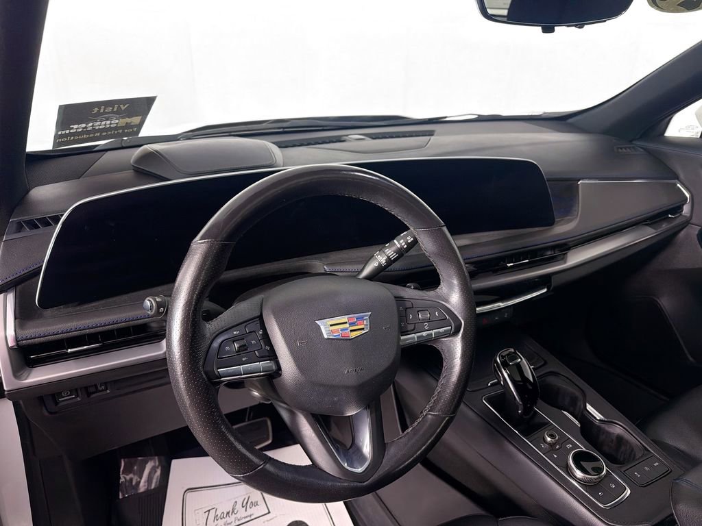 Used 2024 Cadillac XT4 Sport w/ Technology Package image 9