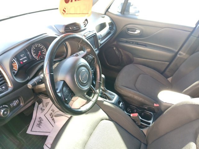 Used 2018 Jeep Renegade Altitude AWD/4WD image 9