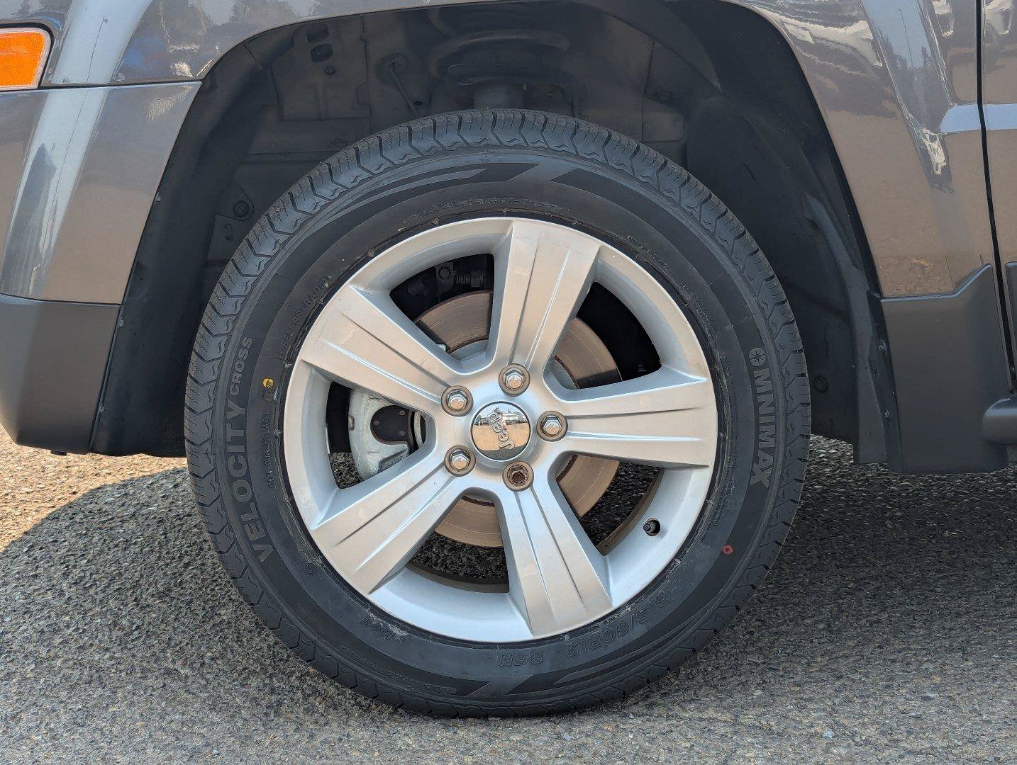 Used 2014 Jeep Patriot Latitude FWD image 32