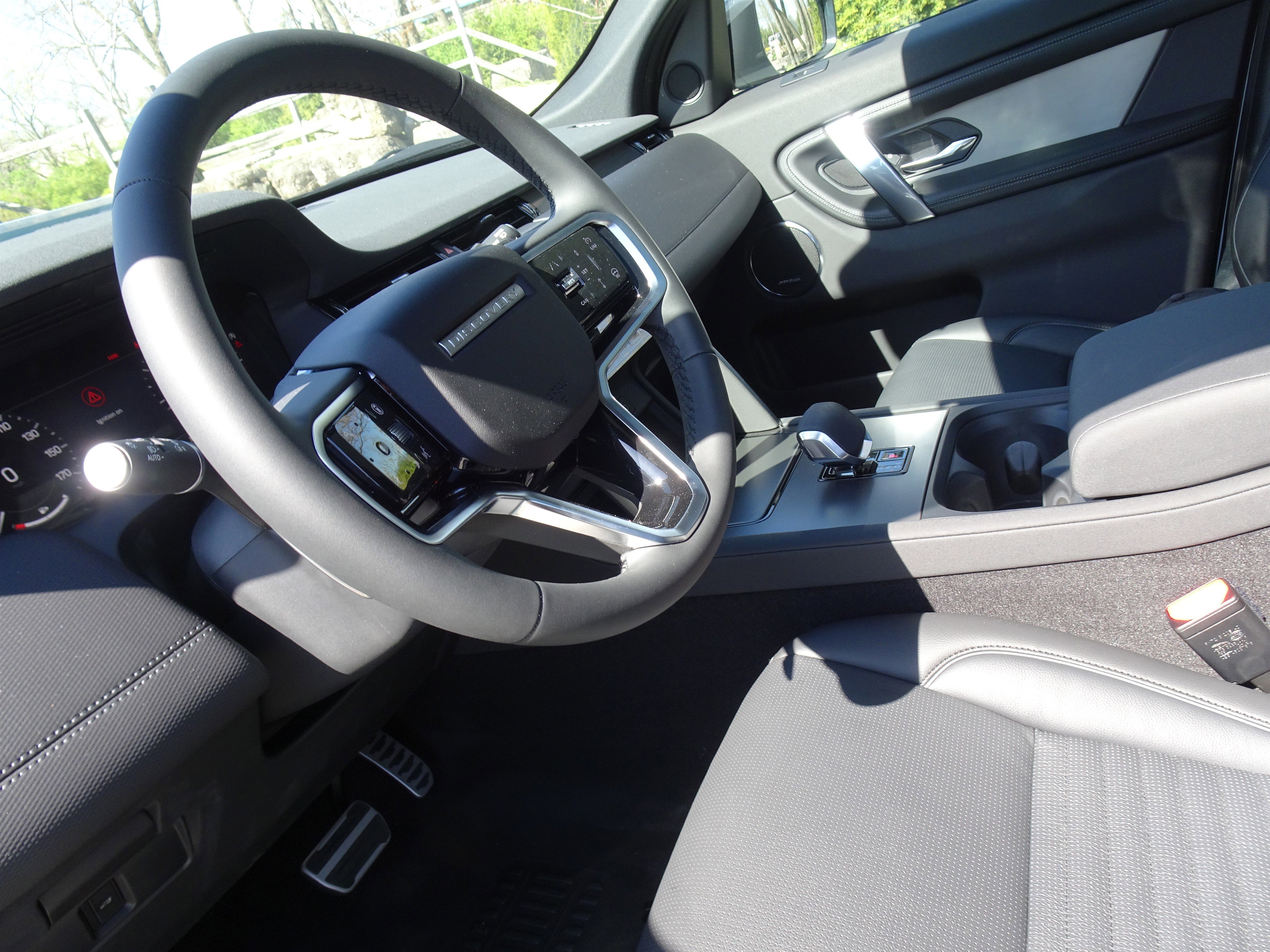 New 2025 Land Rover Discovery Sport Dynamic SE image 19