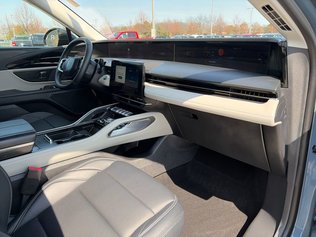 Used 2025 Lincoln Nautilus Premier AWD/4WD image 10