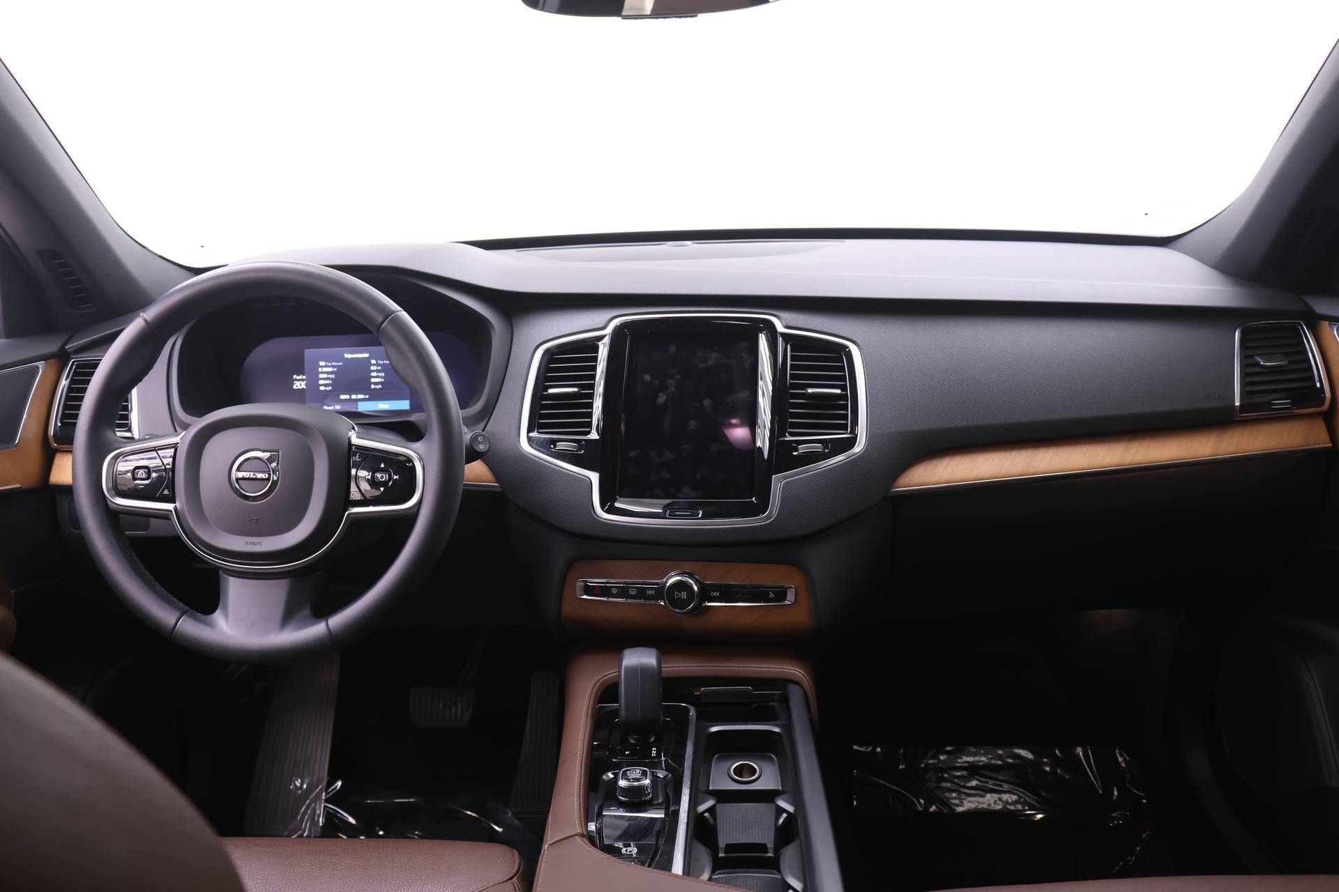 Certified 2023 Volvo XC90 B6 Plus w/ Protection Package Premier AWD/4WD image 8
