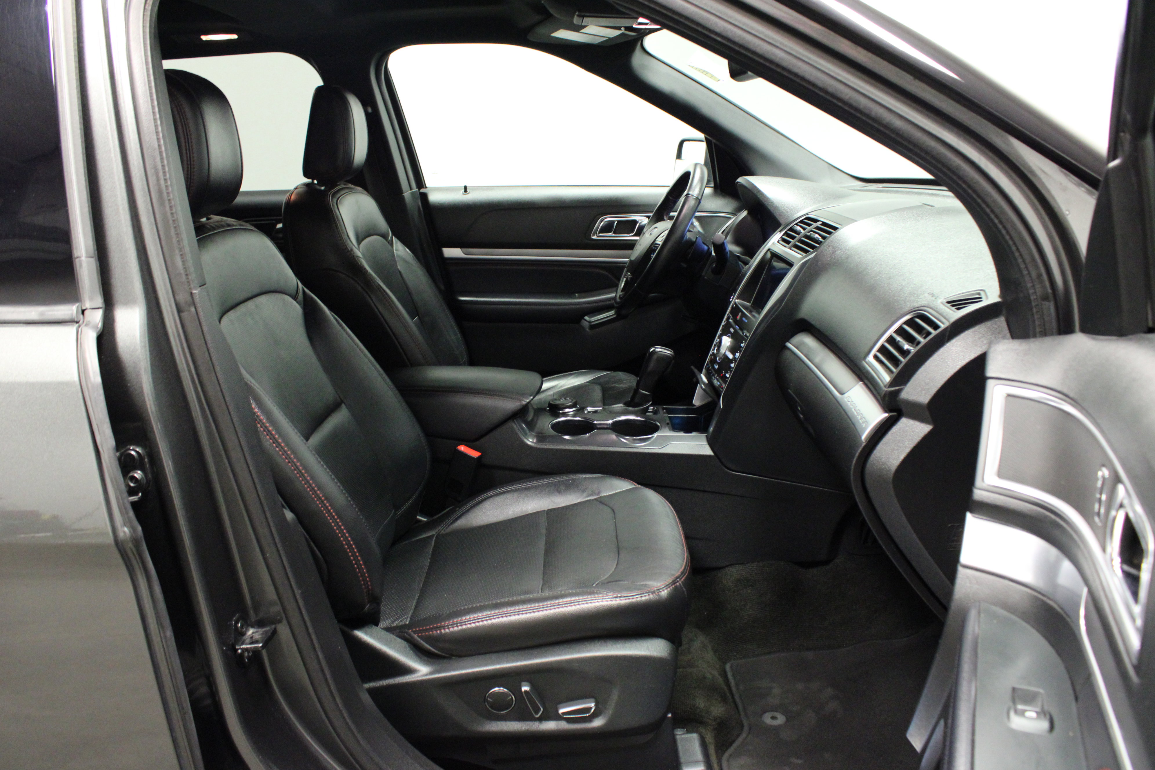 Used 2018 Ford Explorer Sport AWD/4WD image 17