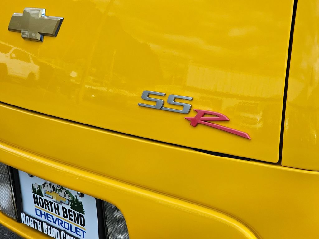 Used 2006 Chevrolet SSR w/ Preferred Equipment Group RWD image 7