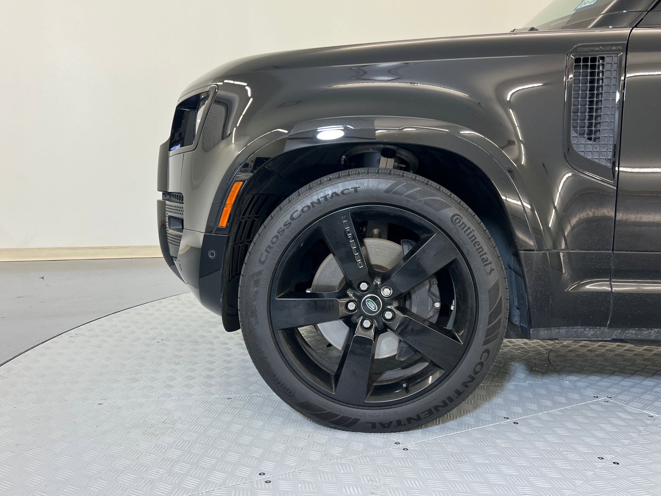 Used 2024 Land Rover Defender 130 X-Dynamic SE image 11