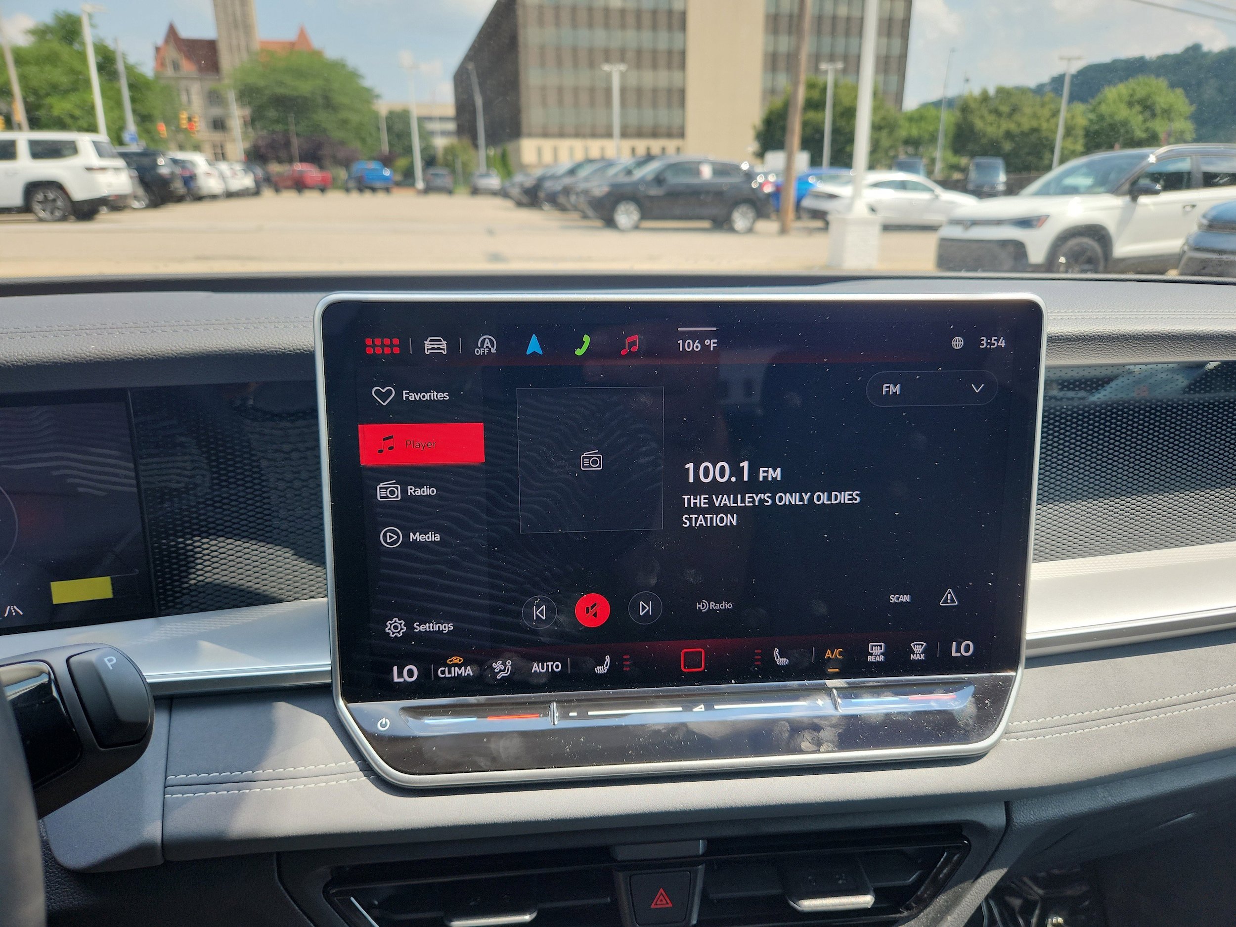 New 2025 Volkswagen Tiguan SE AWD/4WD image 16