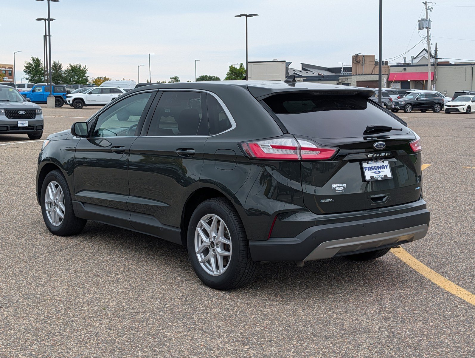 Used 2024 Ford Edge SEL AWD/4WD image 3