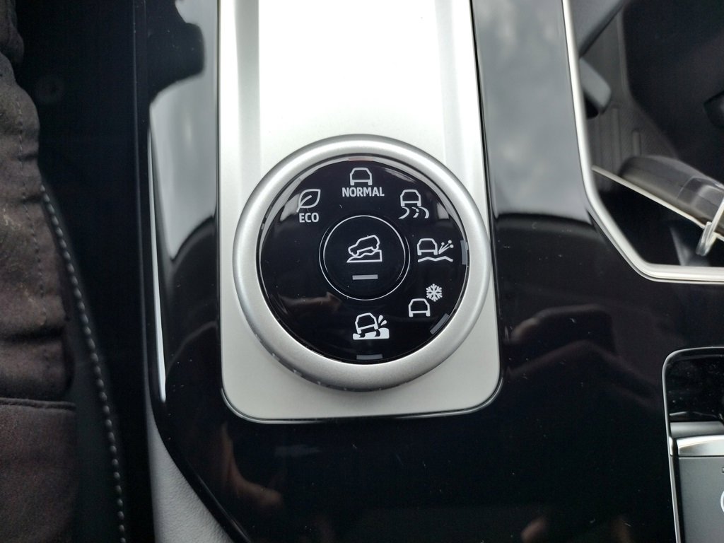 New 2025 Mitsubishi Outlander SE image 12