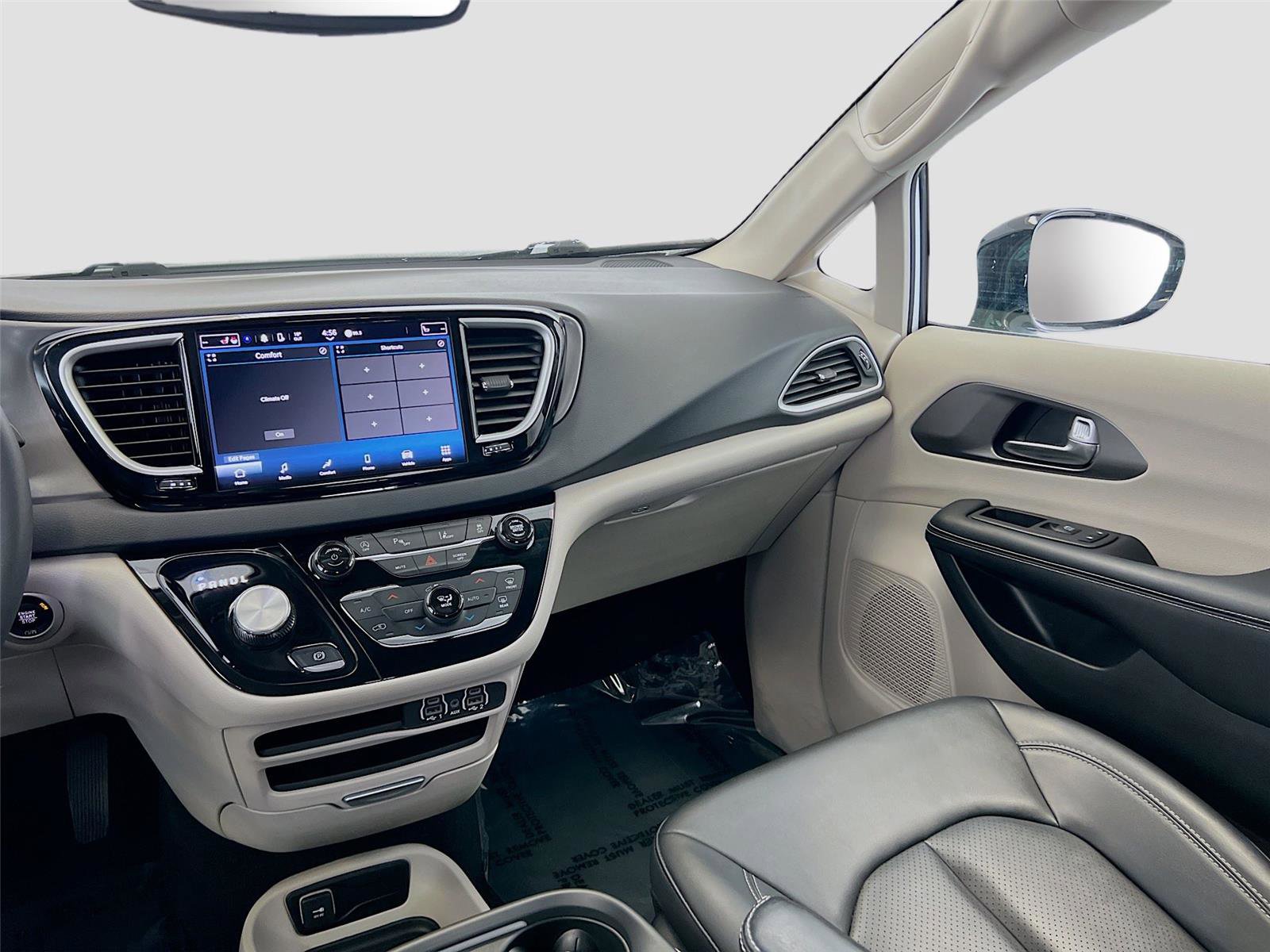 Used 2024 Chrysler Pacifica Touring-L image 31