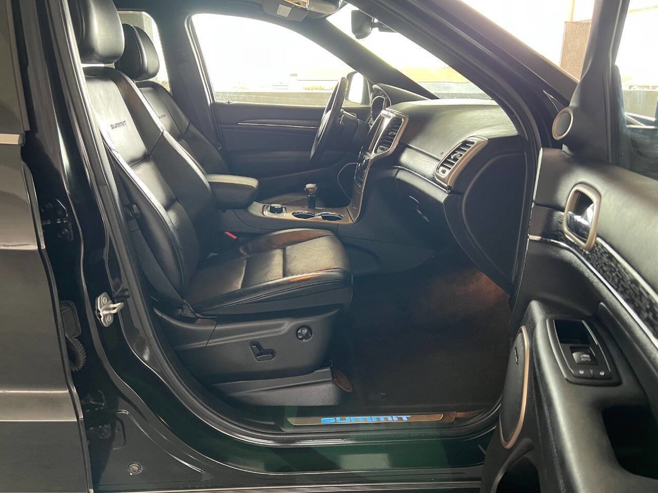 Used 2015 Jeep Grand Cherokee Summit AWD/4WD image 18