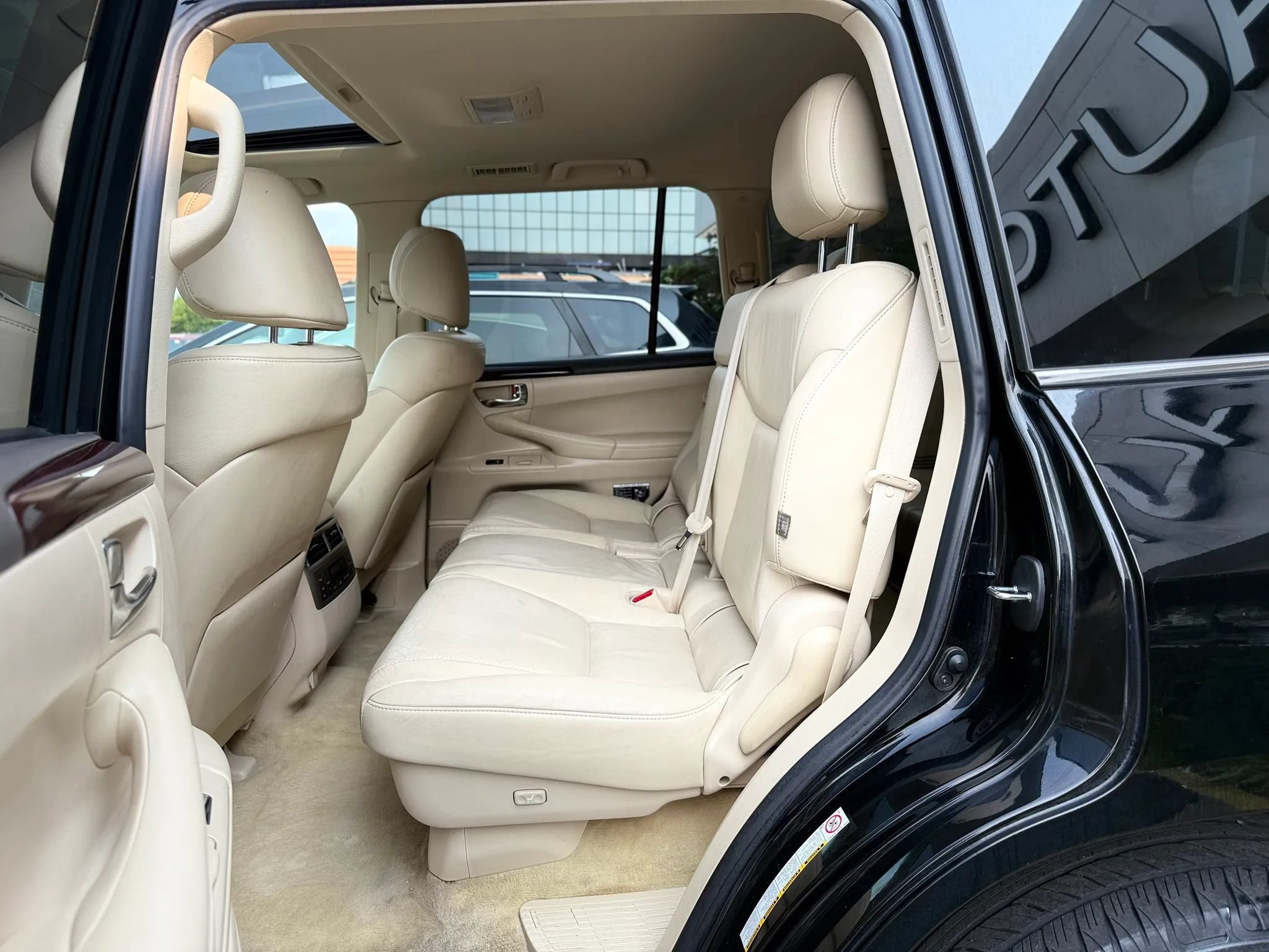 Used 2013 Lexus LX 570 4WD image 31