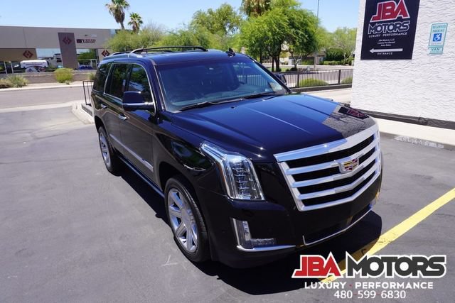 Used 2018 Cadillac Escalade Premium Luxury AWD/4WD image 16