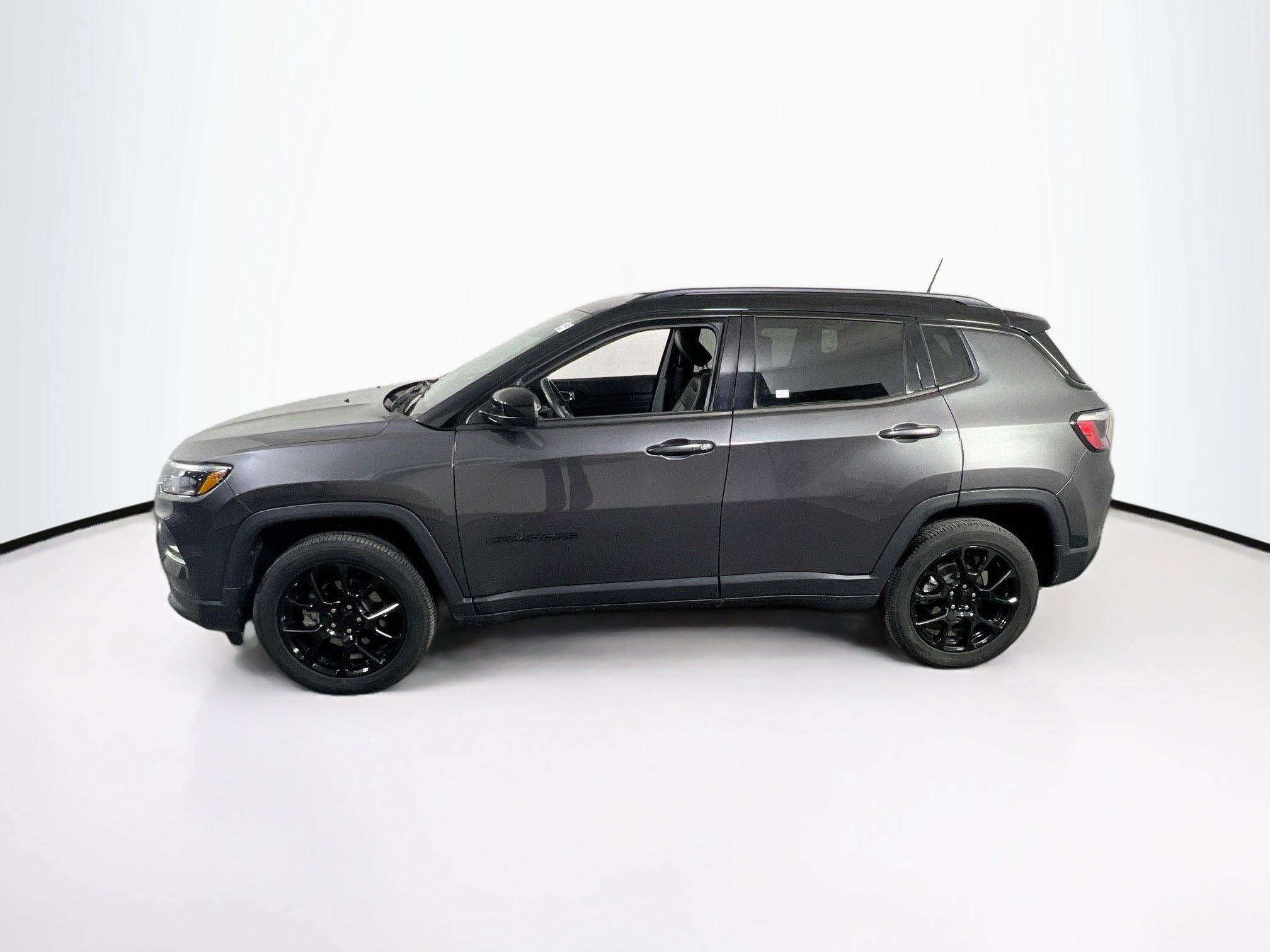 Used 2022 Jeep Compass Altitude w/ Convenience Group AWD/4WD image 8