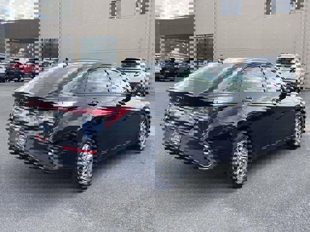 New 2026 Hyundai Elantra SE image 21