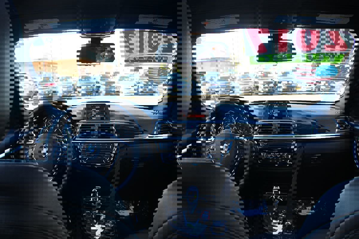 Used 2017 BMW 330i Sedan RWD image 25