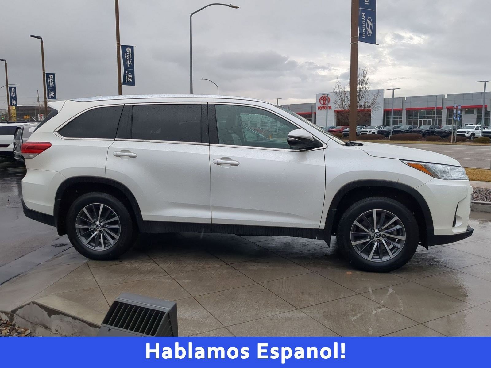 Used 2019 Toyota Highlander SE image 2