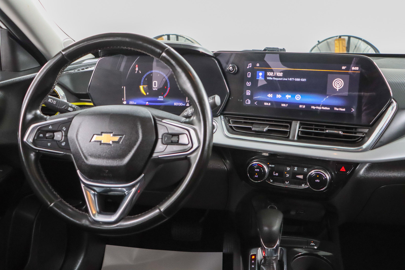 Used 2024 Chevrolet Trax LT w/ Sunroof Package FWD image 16