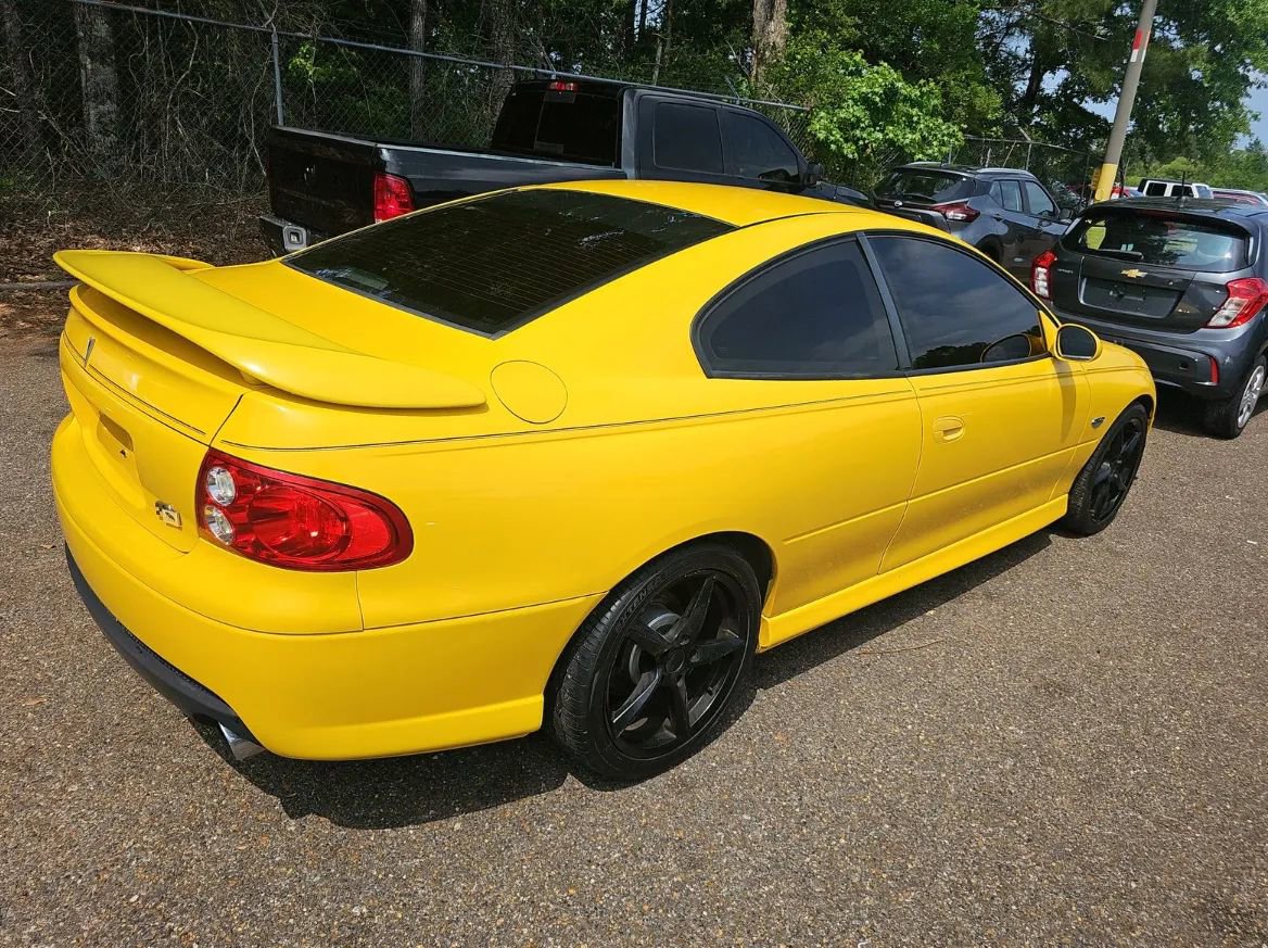 Used 2004 Pontiac GTO RWD image 2