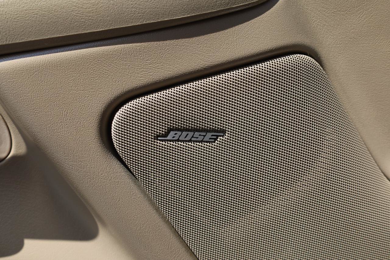 Used 2005 Chevrolet Suburban LT w/ Preferred Equipment Group RWD image 6