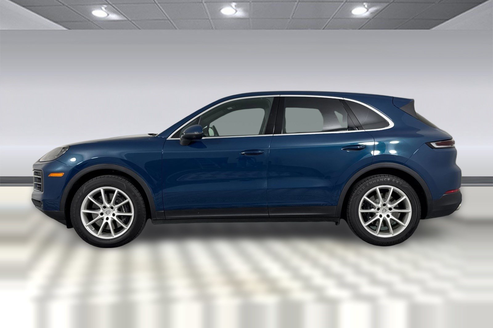 Used 2024 Porsche Cayenne AWD/4WD image 2