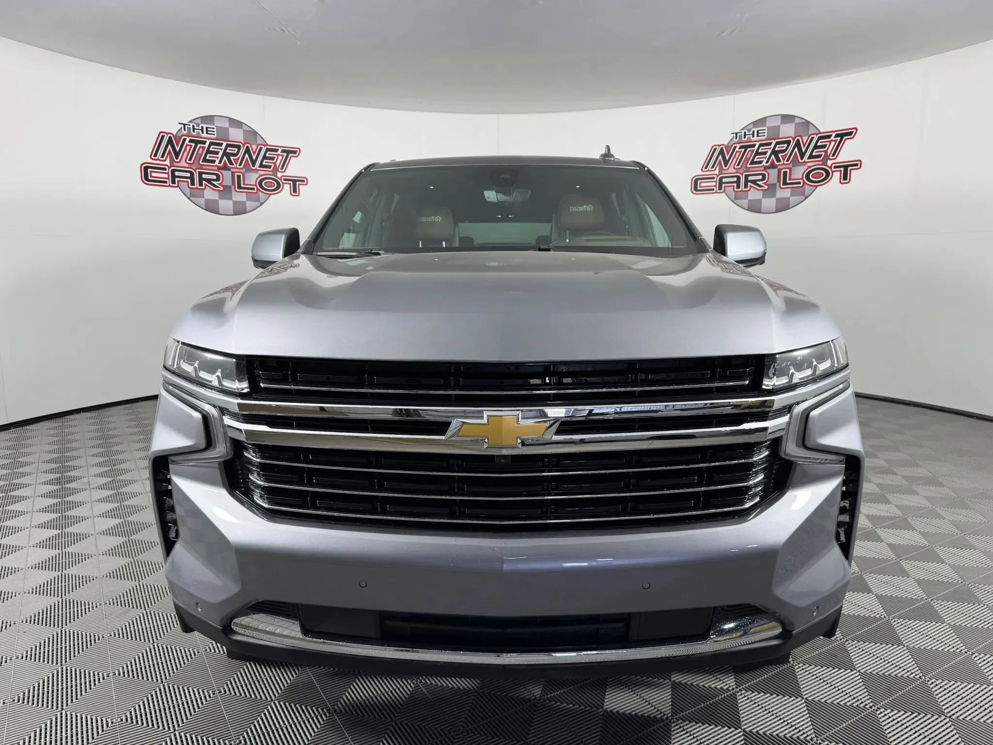 Used 2021 Chevrolet Suburban High Country w/ Premium Package AWD/4WD image 2