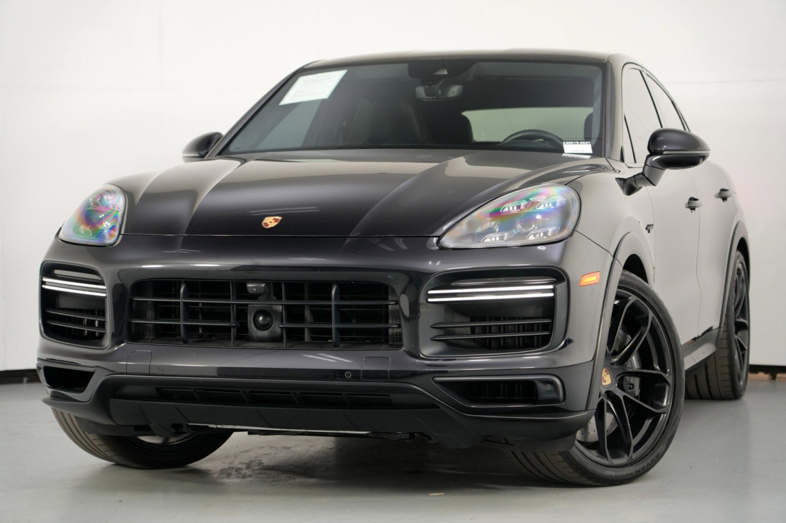 Used 2022 Porsche Cayenne Turbo S image 3