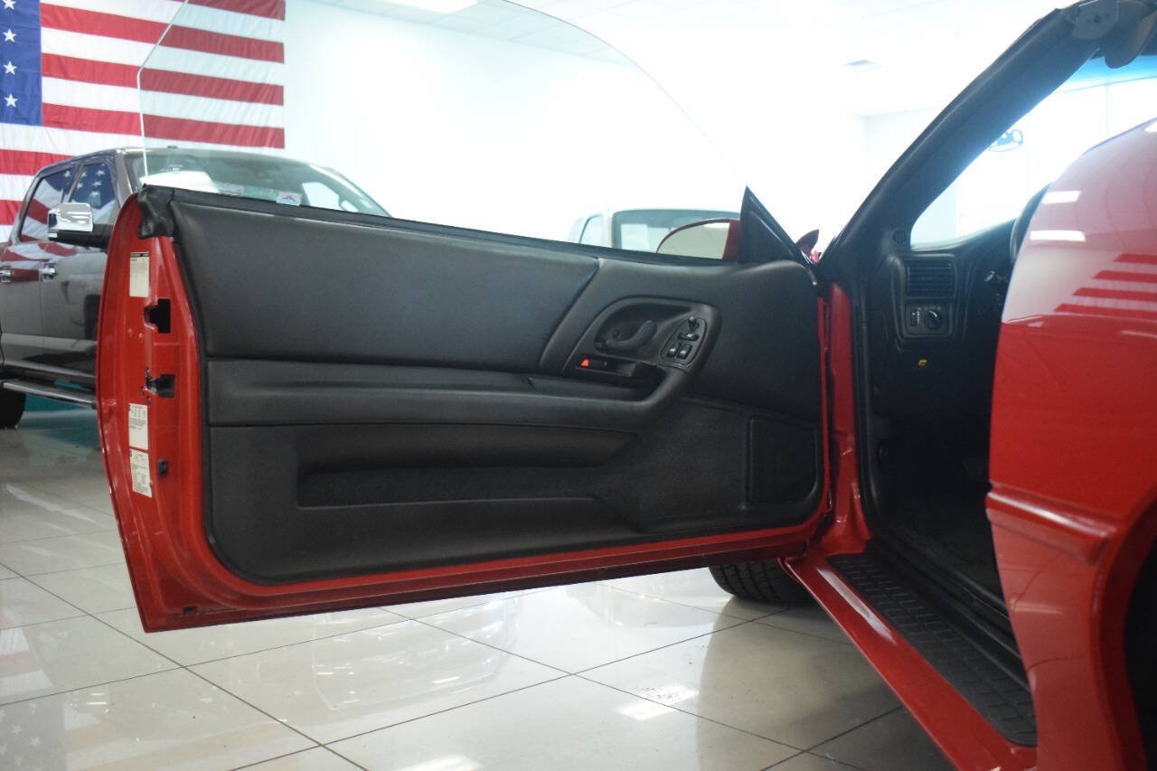 Used 2002 Chevrolet Camaro Z28 RWD image 36
