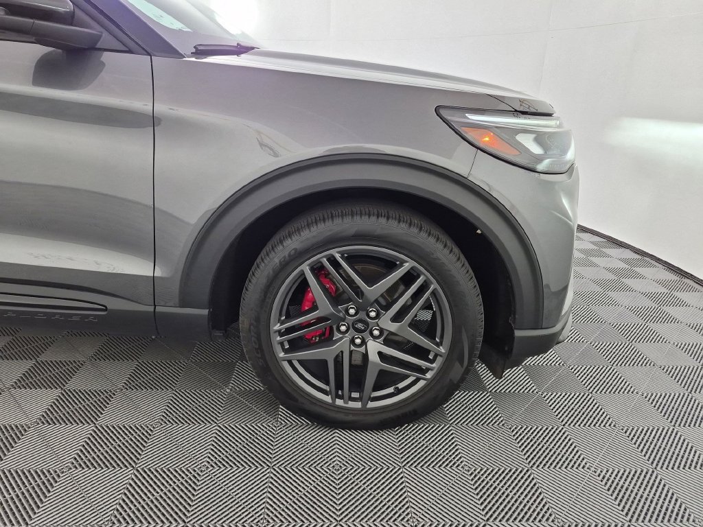 Used 2025 Ford Explorer ST w/ Sun And Sound Package AWD/4WD image 12