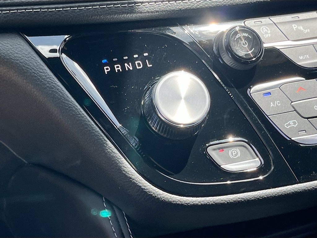 New 2027 Chrysler Pacifica Limited FWD image 17