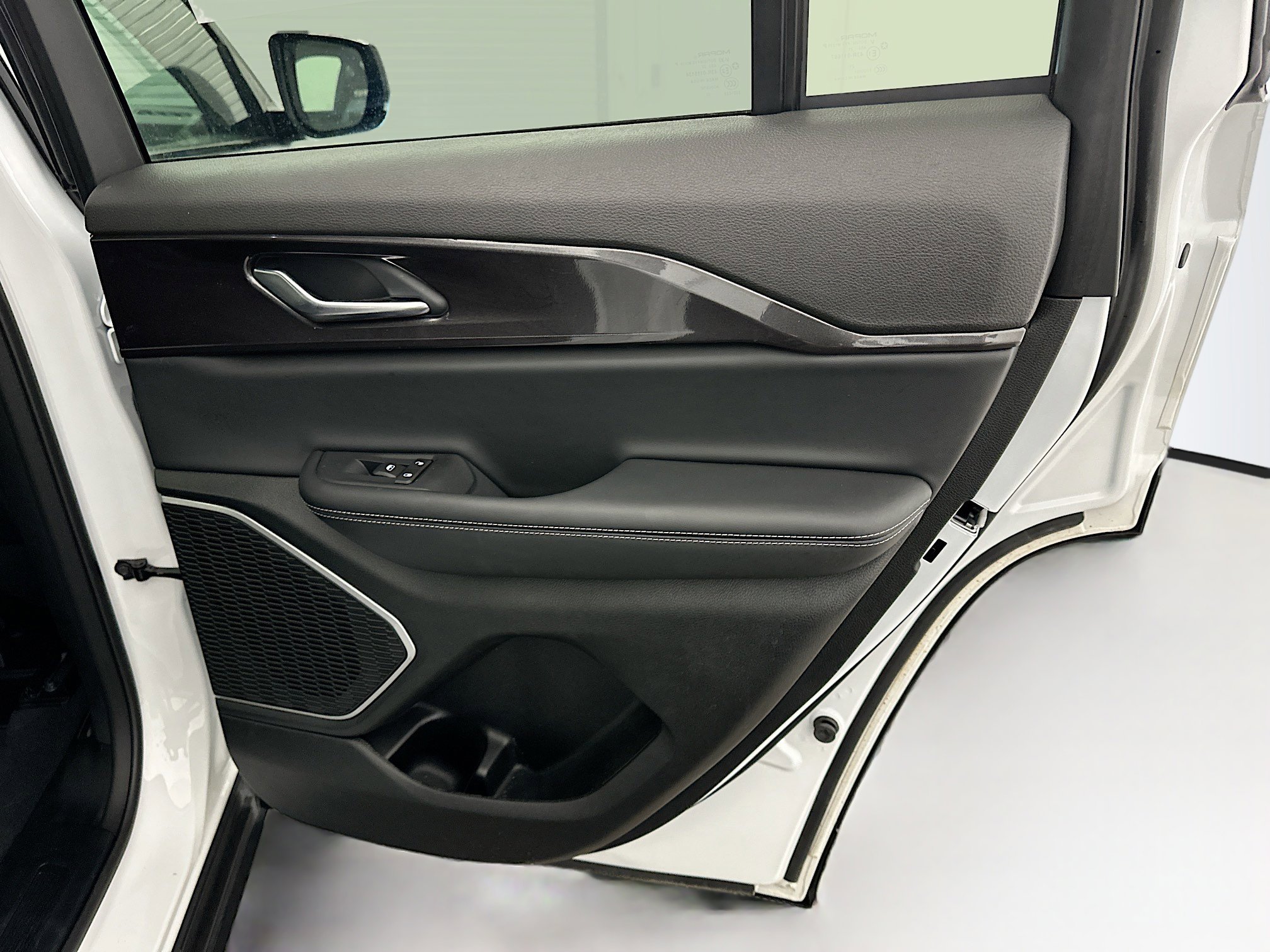 Used 2022 Jeep Grand Cherokee Altitude image 31