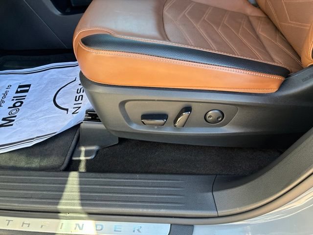 Used 2025 Nissan Pathfinder Platinum AWD/4WD image 14