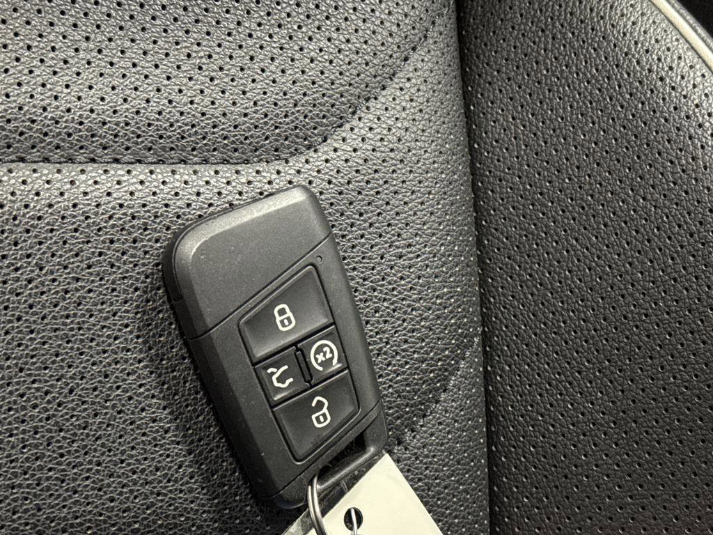 Used 2024 Volkswagen Tiguan SEL R-Line AWD/4WD image 28