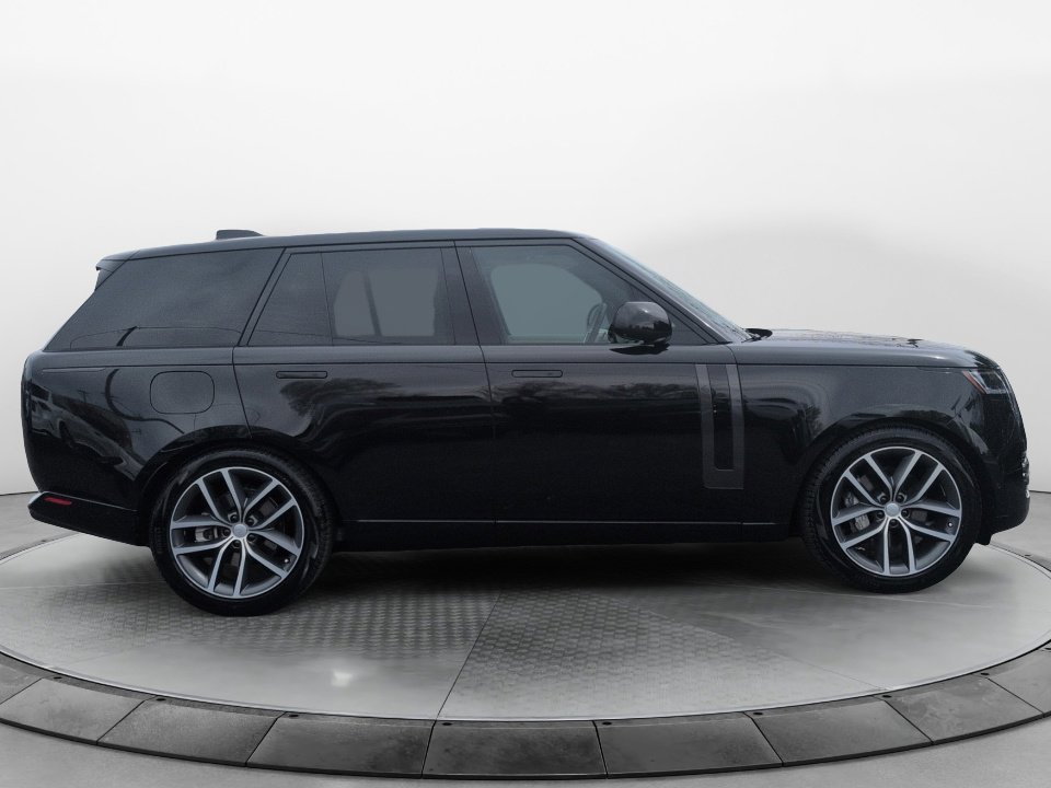 Certified 2025 Land Rover Range Rover SE image 8
