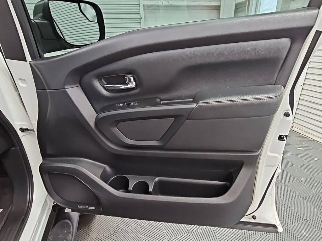 Used 2018 Nissan Titan SL w/ Midnight Edition image 40
