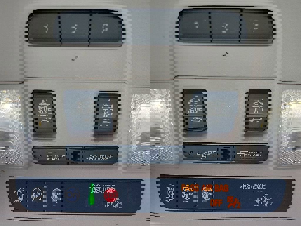 Used 2020 Chevrolet Traverse Premier w/ Redline Edition FWD image 34