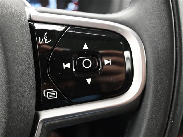 Used 2022 Volvo XC90 T6 Momentum w/ Climate Package image 24