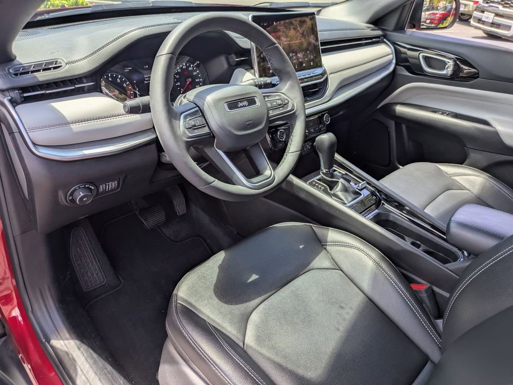 Used 2025 Jeep Compass Limited AWD/4WD image 17