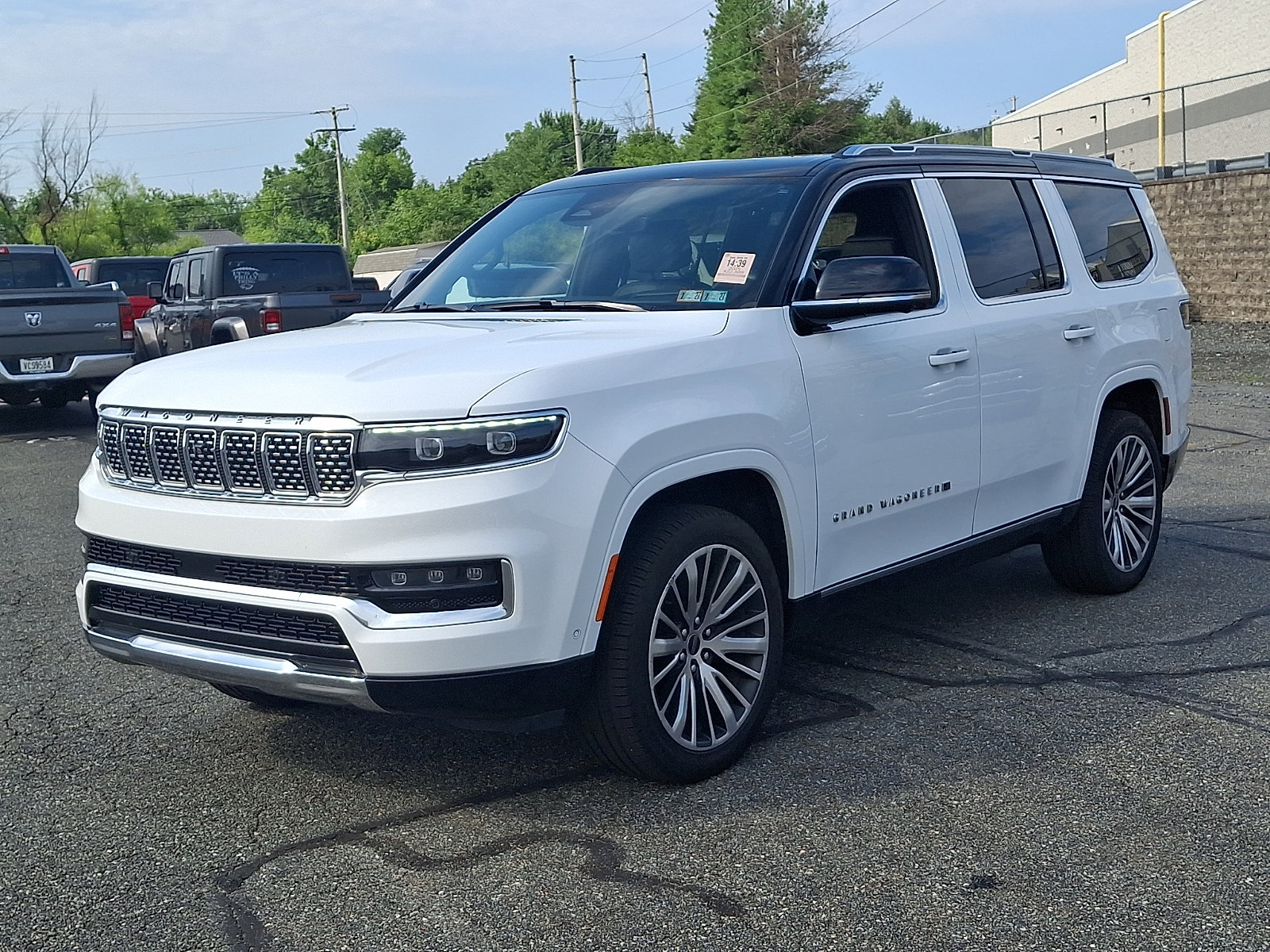 Used 2025 Jeep Grand Wagoneer 4WD image 3