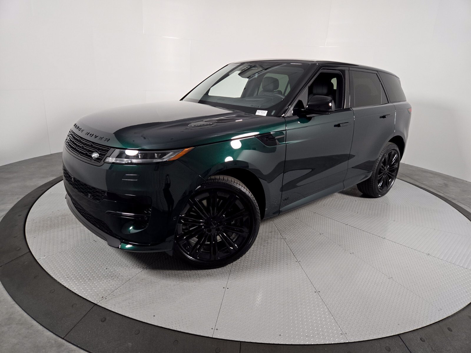 New 2027 Land Rover Range Rover Sport Dynamic SE AWD/4WD image 1