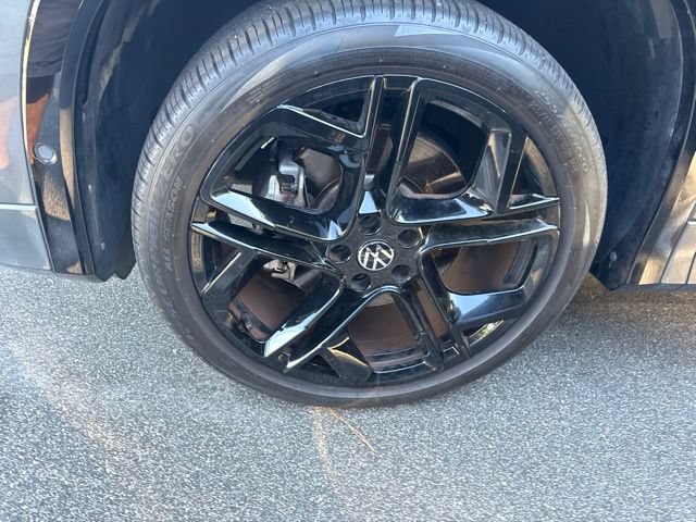 Used 2025 Volkswagen Tiguan SE R-Line AWD/4WD image 4