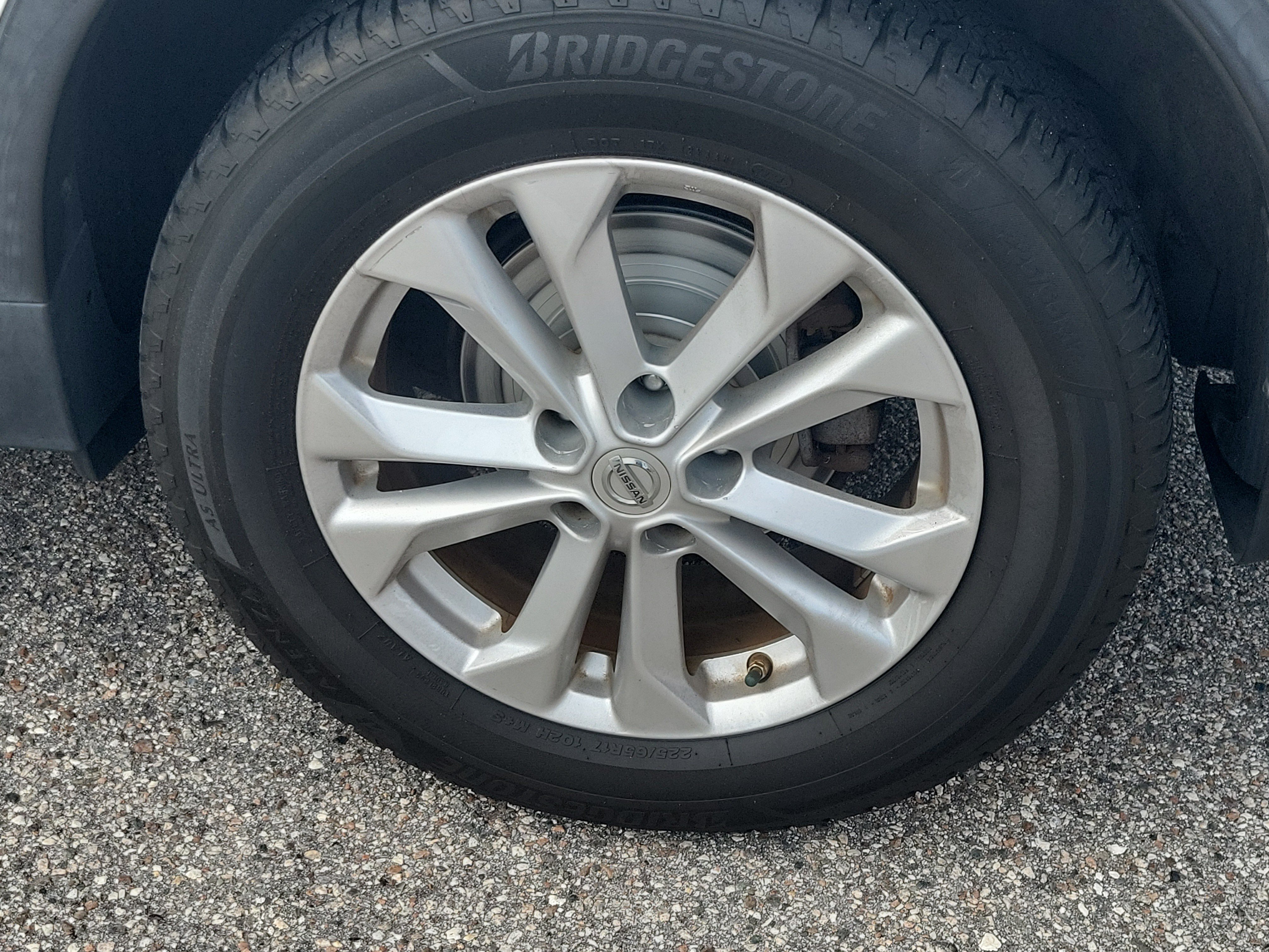 Used 2016 Nissan Rogue SV AWD/4WD image 10