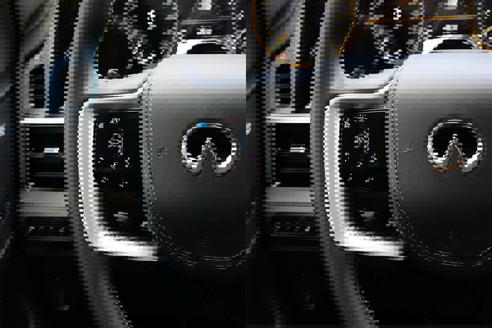 New 2025 INFINITI QX80 Sensory image 10