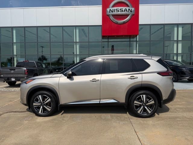 Used 2023 Nissan Rogue Platinum w/ Platinum Premium Package FWD image 2